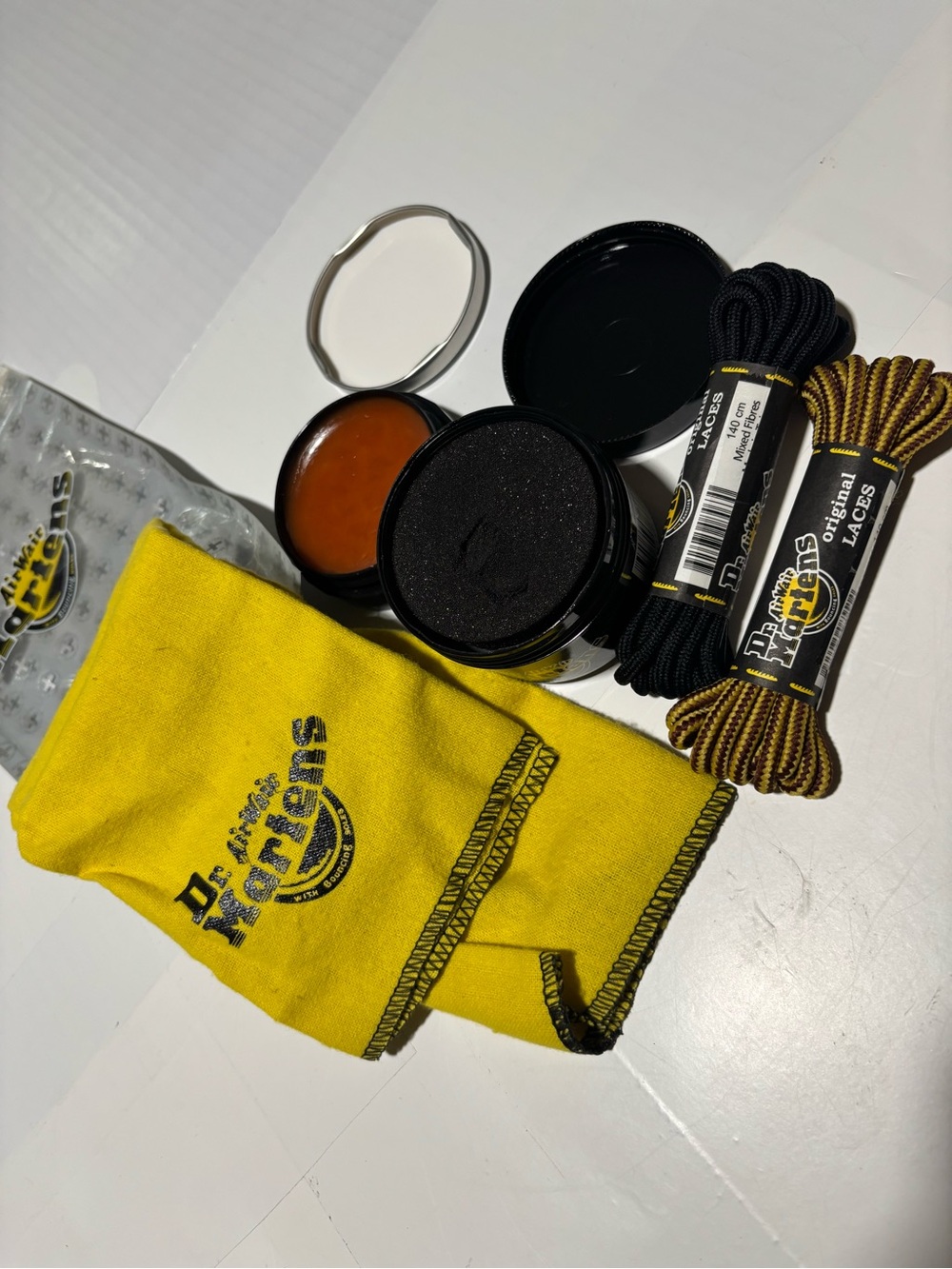 DR MARTENS CARE KIT - Picture 3 of 6